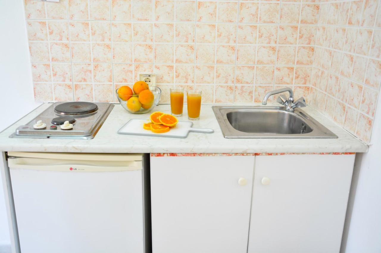 קאבוס Loula Apartments מראה חיצוני תמונה