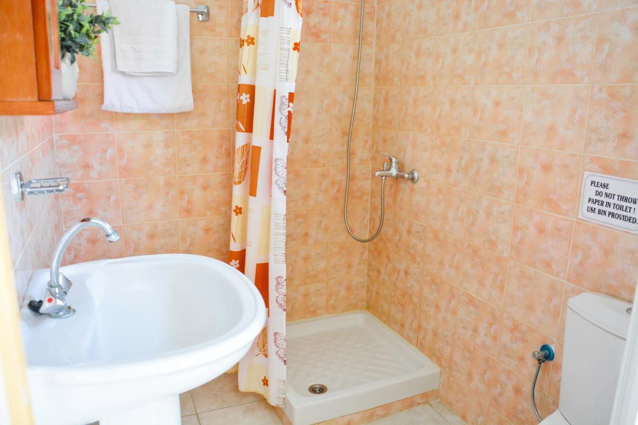 קאבוס Loula Apartments מראה חיצוני תמונה
