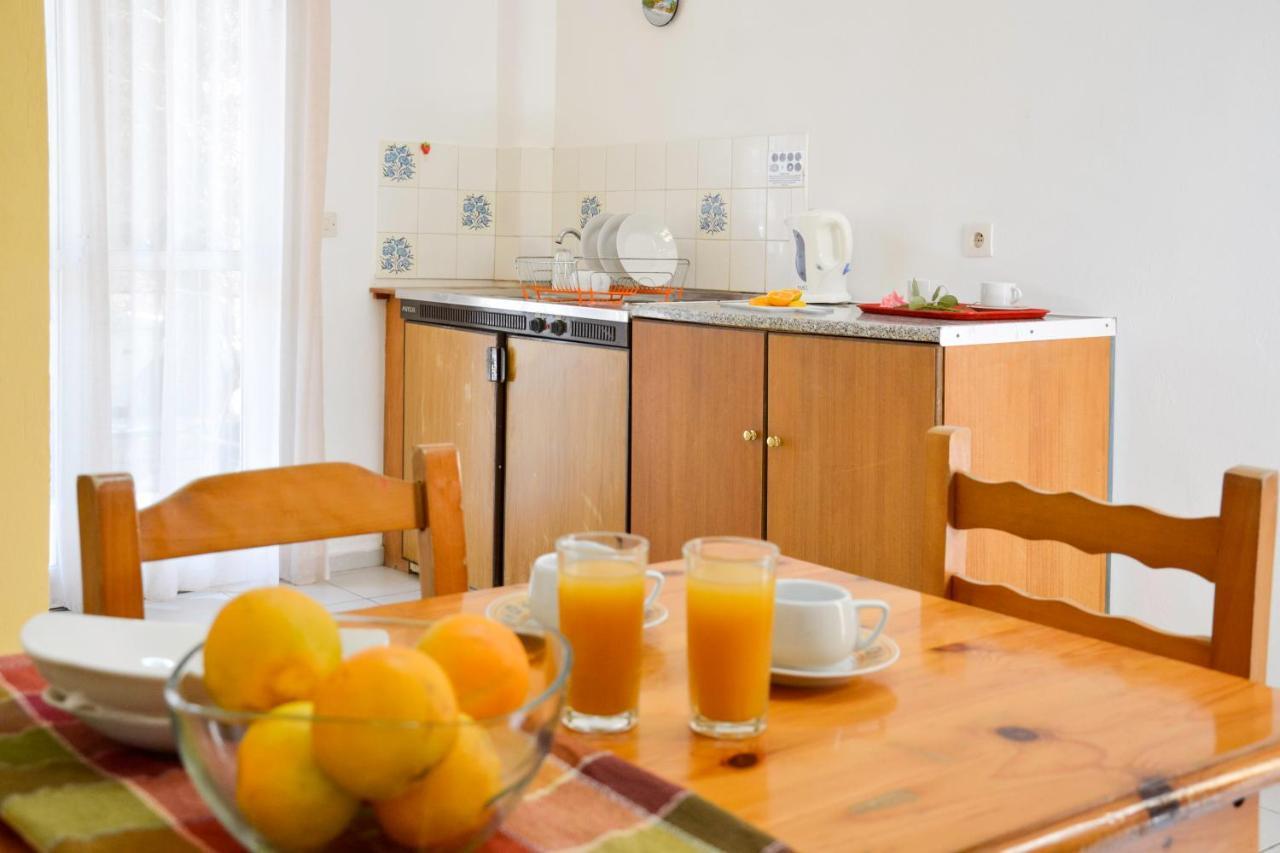 קאבוס Loula Apartments מראה חיצוני תמונה